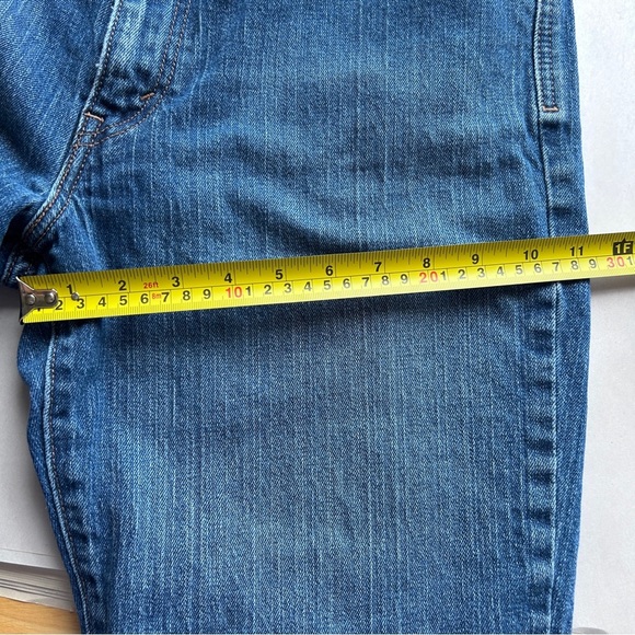 Vintage 2005 Levi’s Denim Women’s Shorts Size 14 11 inch inseam Medium Wash - Picture 6 of 9